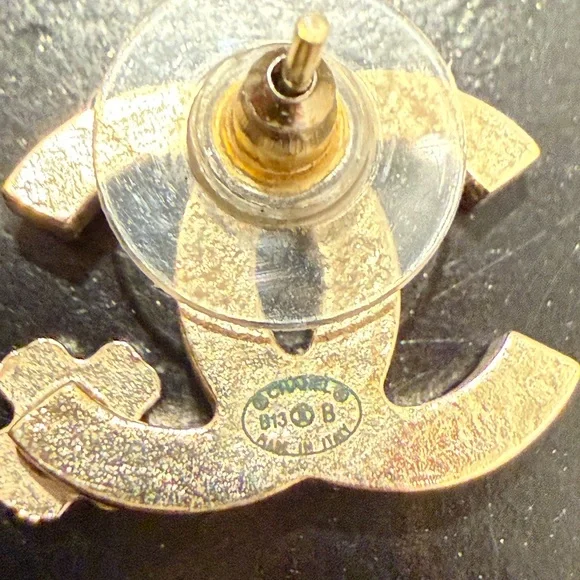 CHANEL Black and Gold Clover Earrings - Picture 7 of 11